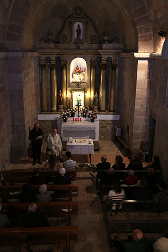 Missa dins l'església