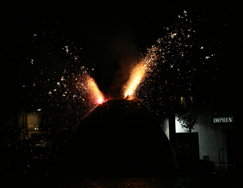 El Volcanet comença l'erupció
