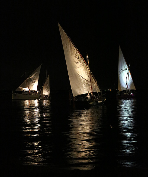Arribada nocturna de barques