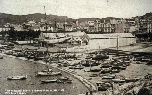 Les drassanes Mallol amb el veler Sant Jordi en construcció (1920)