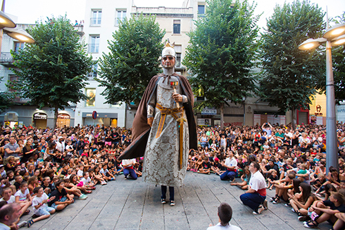 El gegant Robafaves a la Crida de la Festa Major