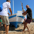Baixada de barques a l'estil tradicional