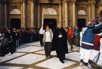 Arribada de la flama al monestir de Montserrat