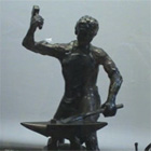 Estatueta d'un ferrer realitzada en ferro forjat.