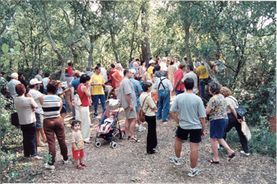Centenars de curiosos s'atansen a les sureres de les Gavarres per descobrir les claus de l'ofici
