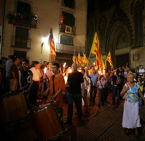 La Marxa de Torxes de Barcelona arribant al Fossar de les Moreres