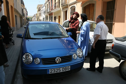 Els pirates negociant amb un conductor