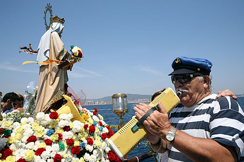 Es canten cançons a la Mare de Déu del Carme