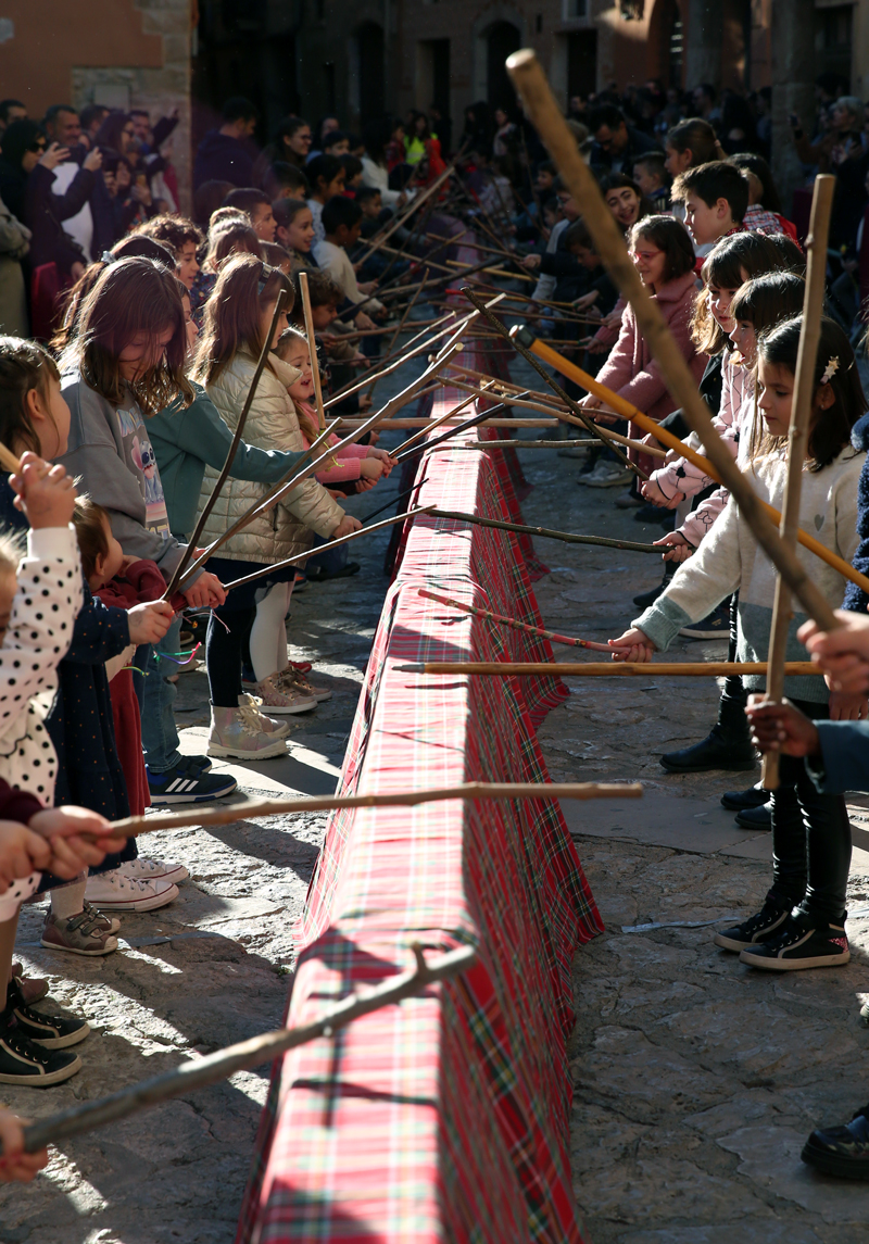 Els xics i les xiques picant