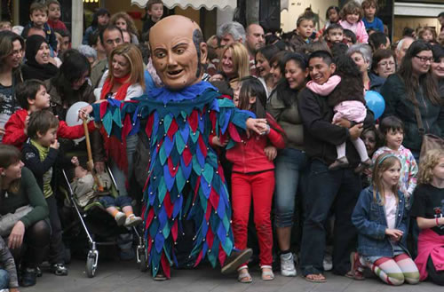 En Berruga de Figueres creant l'espai festiu