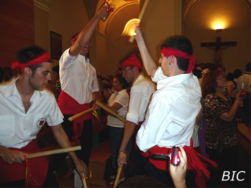 Entrada dels totxetaires a l'església