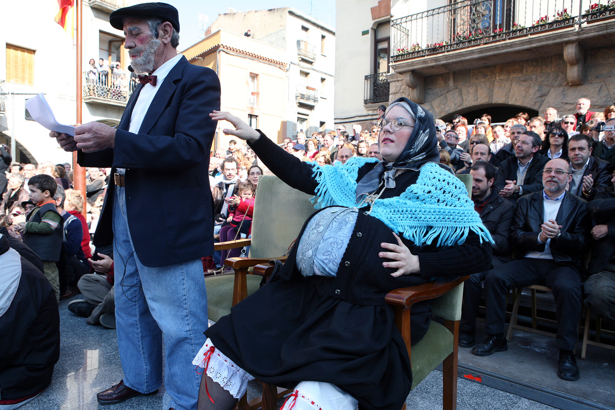 El Vell llegint el Discurs de Gitanes