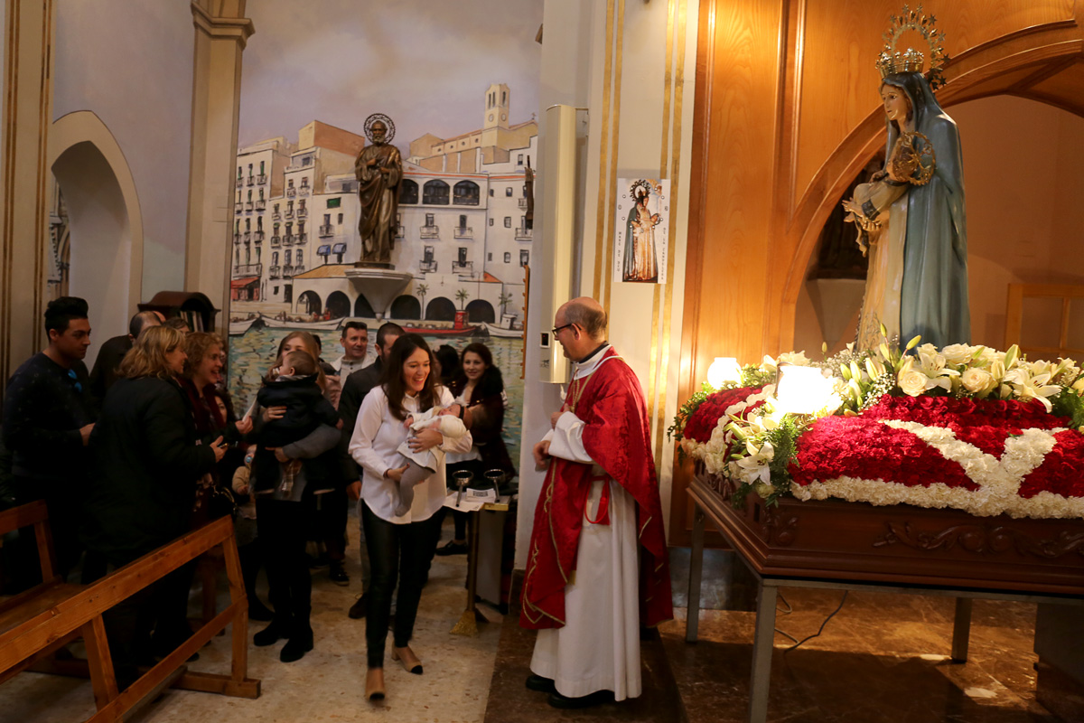 Presentació d'una xiqueta a la Candelera