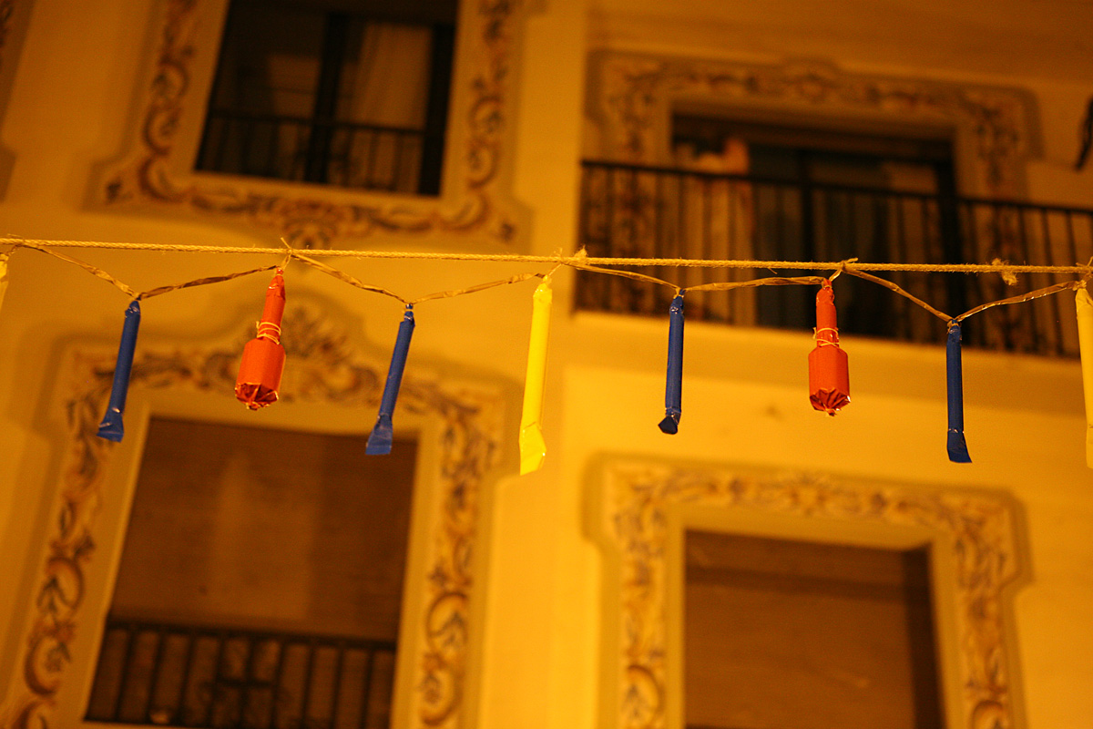 Coets mascle i femella penjant de la cordà de la cordà de Bétera