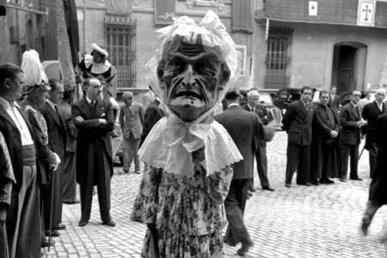 La Vella es va fer a imatge d'un vigatà molt lleig, que encara va sortir afavorit