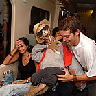 El ninot s'asseu dins el tren