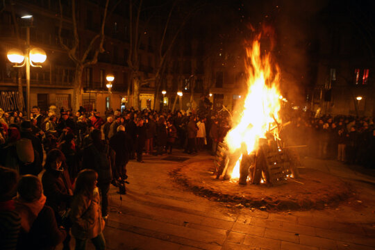 El fogueró de la Plaça de la Virreina