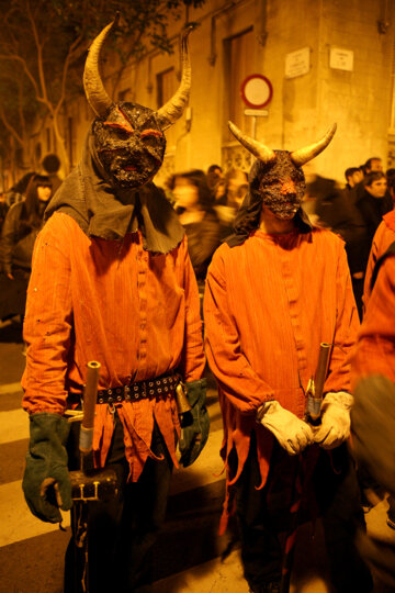 Dos dels integrants de la colla de Dimonis d'Albopàs