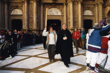 Arribada de la flama al monestir de Montserrat