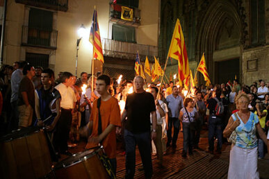 La Marxa de Torxes de Barcelona arribant al Fossar de les Moreres