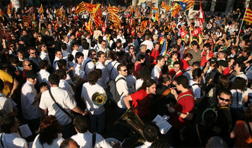 La manifestació de la vesprada arriba a congregar cada any més de 10.000 persones. Foto: ACPV