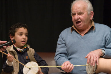 Dues generacions de glosadors mallorquins (Foto: Daniel Nabil)
