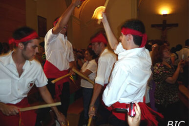 Entrada dels totxetaires a l'església