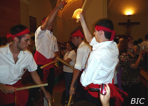 Entrada dels totxetaires a l'església