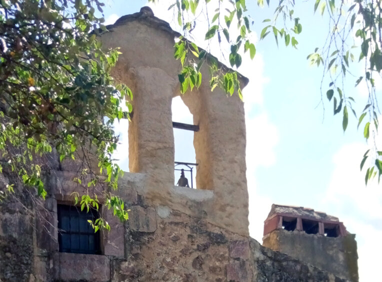 Detall de l'entrada del Santuari
