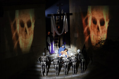 La Dansa de la Mort al final de la Crucifixió