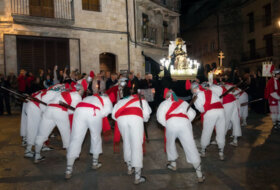 Estaferms durant la processó. Foto: Venerable Congregació de la Mare de Déu dels Dolors de Besalú