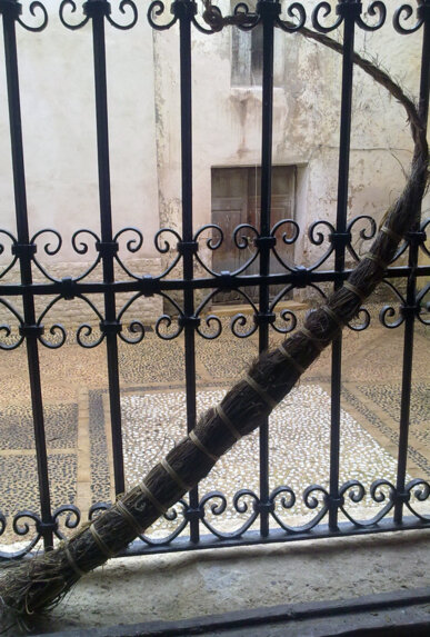 Aixama en un balcó